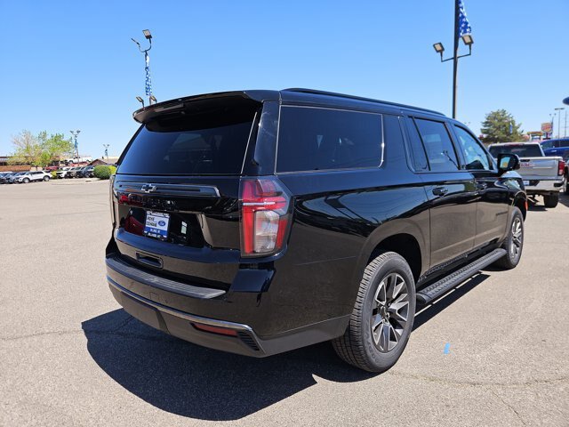 Used 2022 Chevrolet Suburban Z71 w/ Luxury Package AWD/4WD image 5