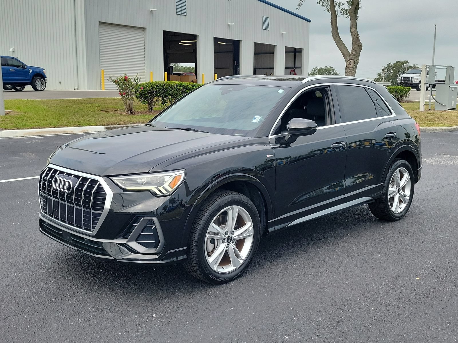 Used 2022 Audi Q3 2.0T Premium Plus w/ Premium Plus Package AWD/4WD image 2