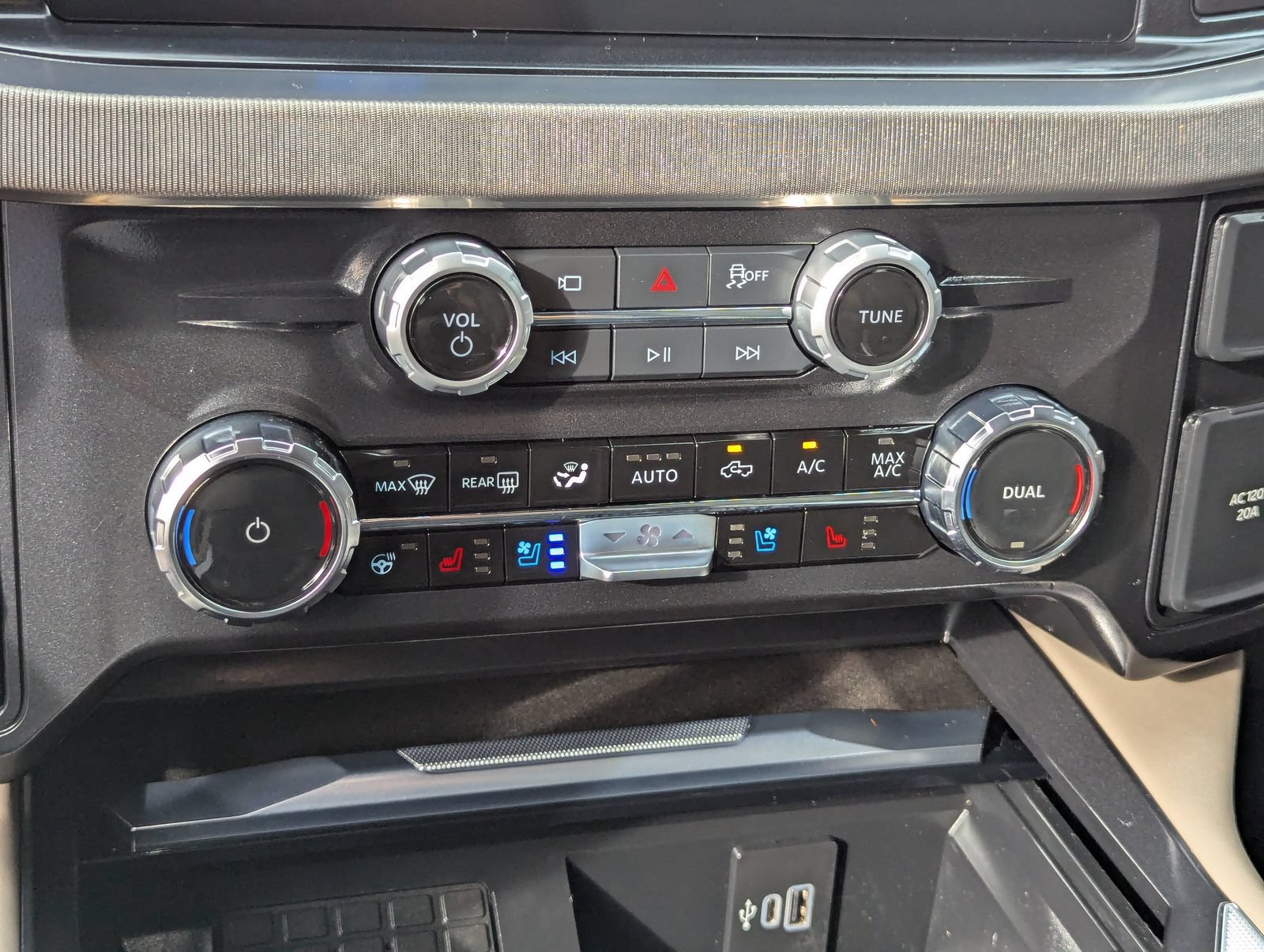 Certified 2026 Ford F250 Platinum w/ Platinum Plus Package AWD/4WD image 33