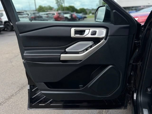 Certified 2023 Ford Explorer Limited w/ Hybrid Equipment Group 310A AWD/4WD image 10