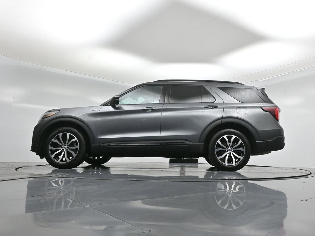 Certified 2025 Ford Explorer ST-Line image 55