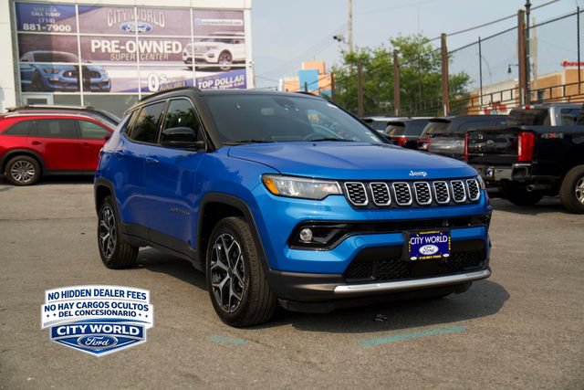 Used 2025 Jeep Compass Limited AWD/4WD image 2
