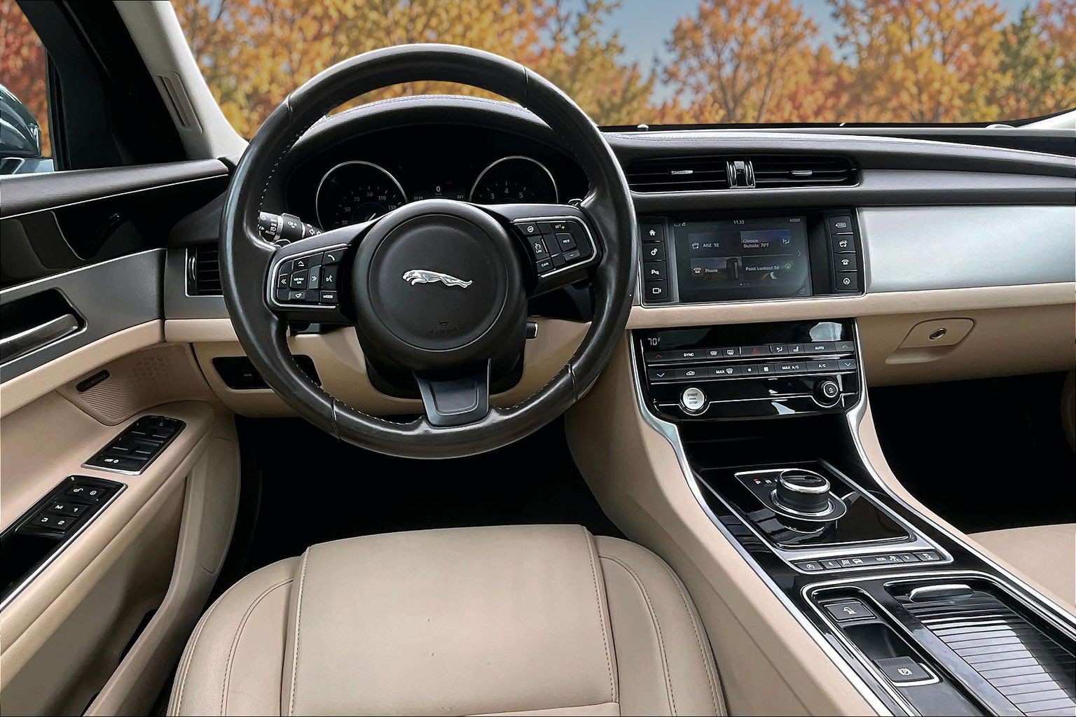 Used 2017 Jaguar XF Premium AWD/4WD image 5