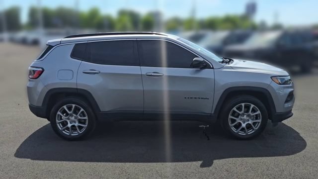 Used 2022 Jeep Compass Latitude AWD/4WD image 2
