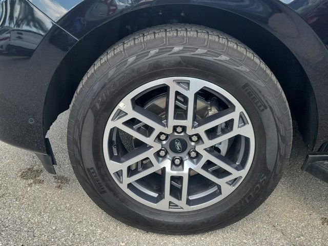 Certified 2025 Ford Expedition Max Active AWD/4WD image 8