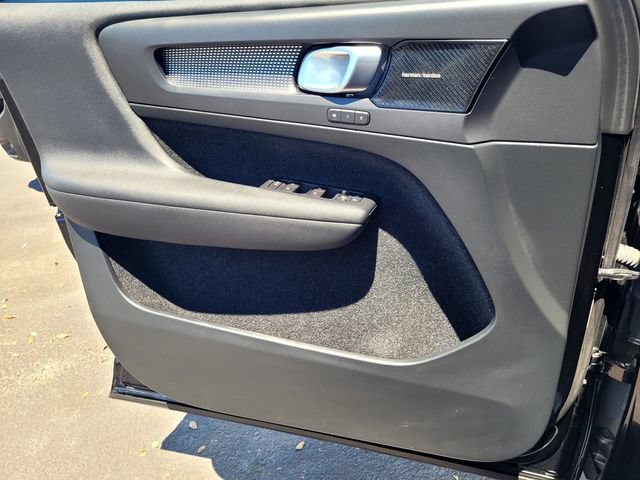 Used 2019 Volvo XC40 T5 R-Design AWD/4WD image 15