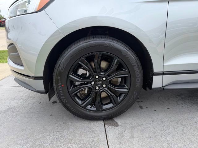 Certified 2024 Ford Edge SE w/ Black Appearance Package AWD/4WD image 6
