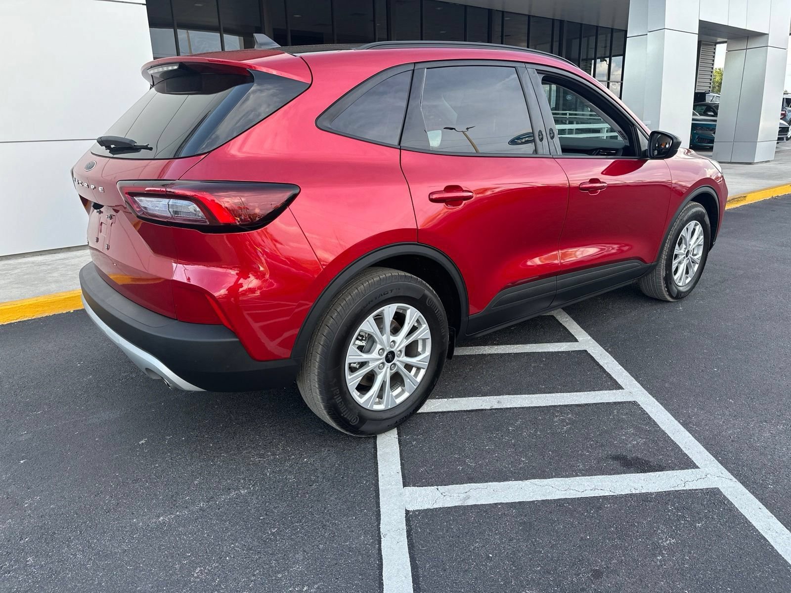 Certified 2025 Ford Escape Active FWD image 4