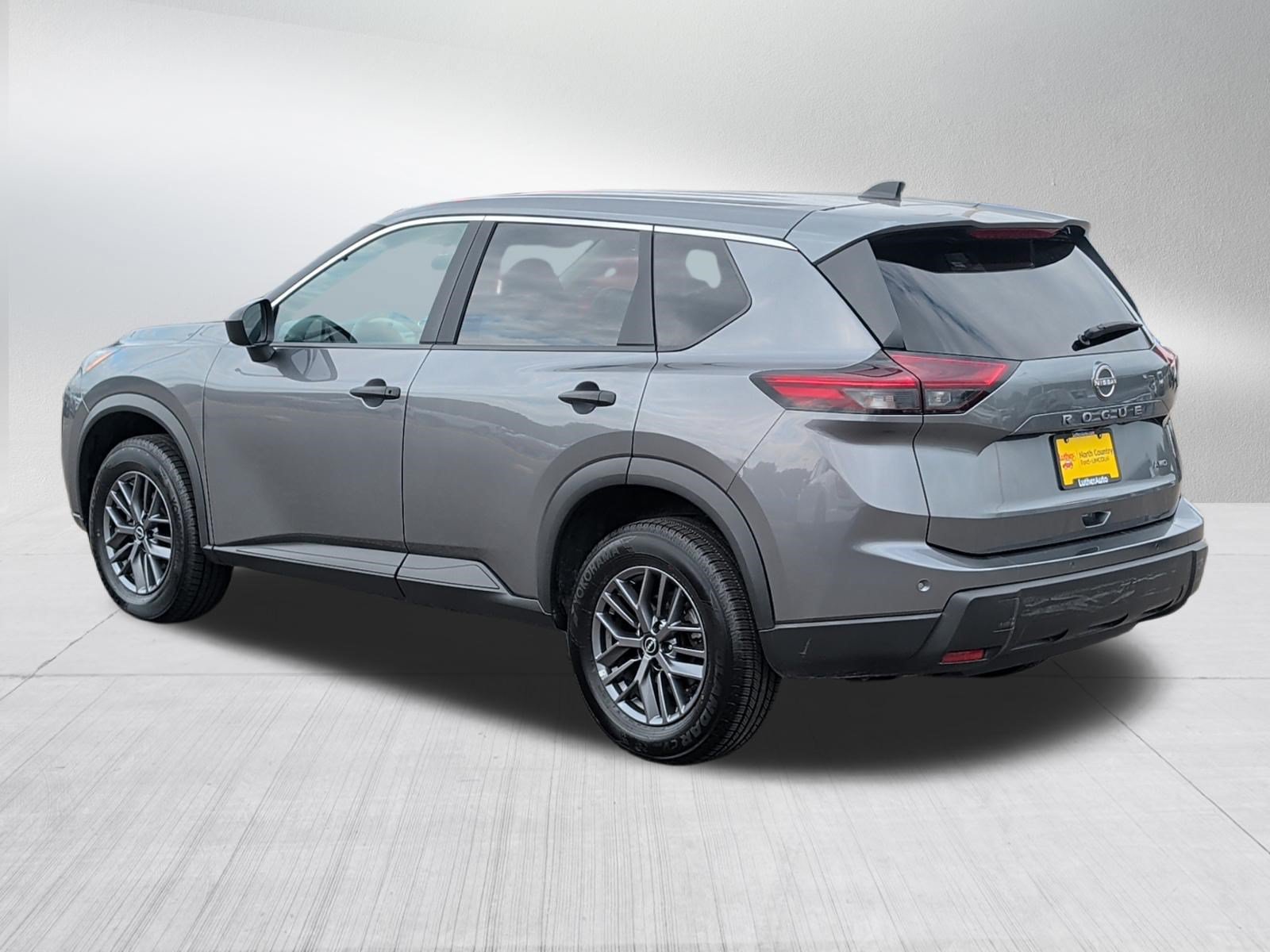 Used 2024 Nissan Rogue S AWD/4WD image 5