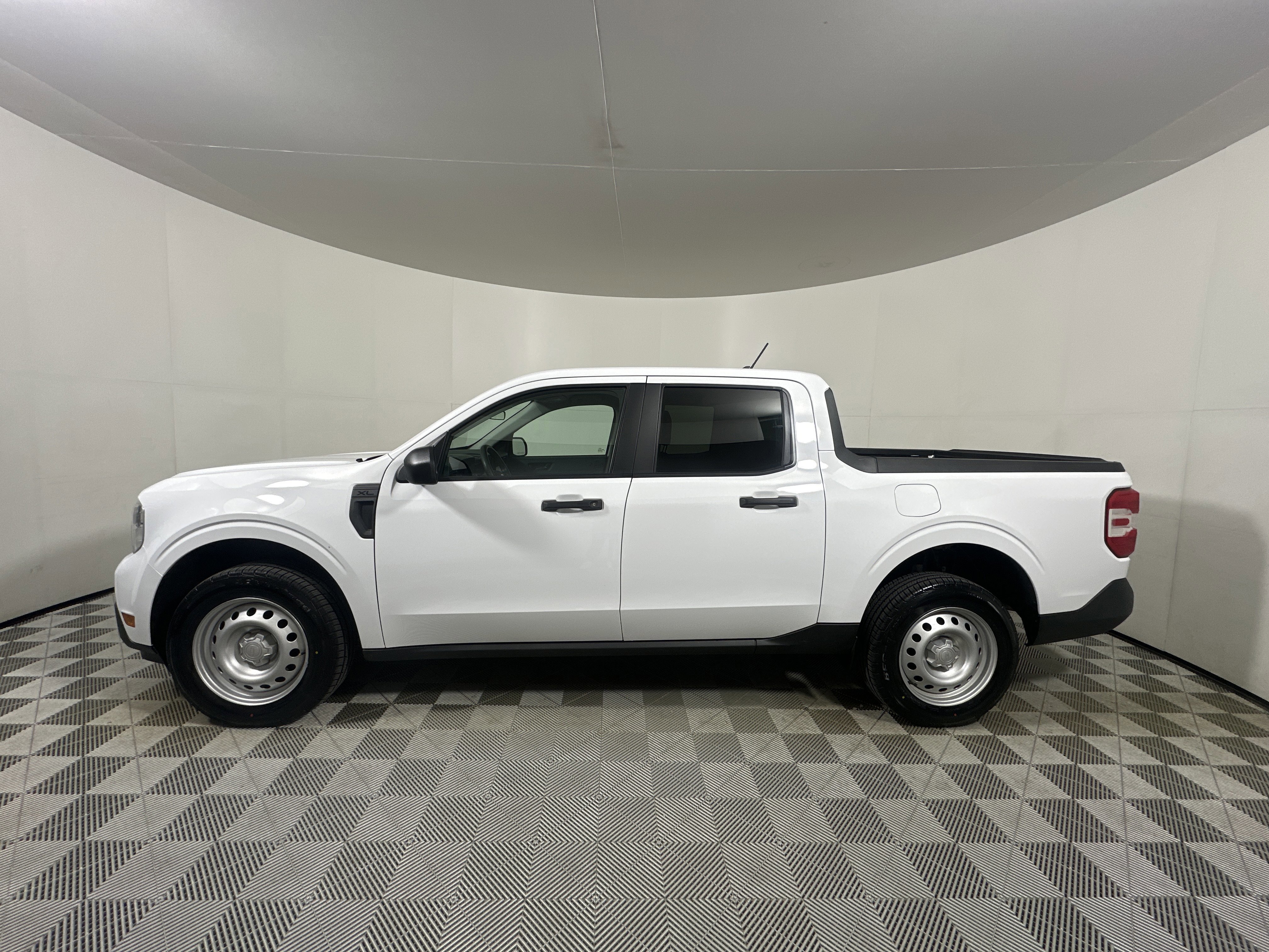 Certified 2024 Ford Maverick XL image 2