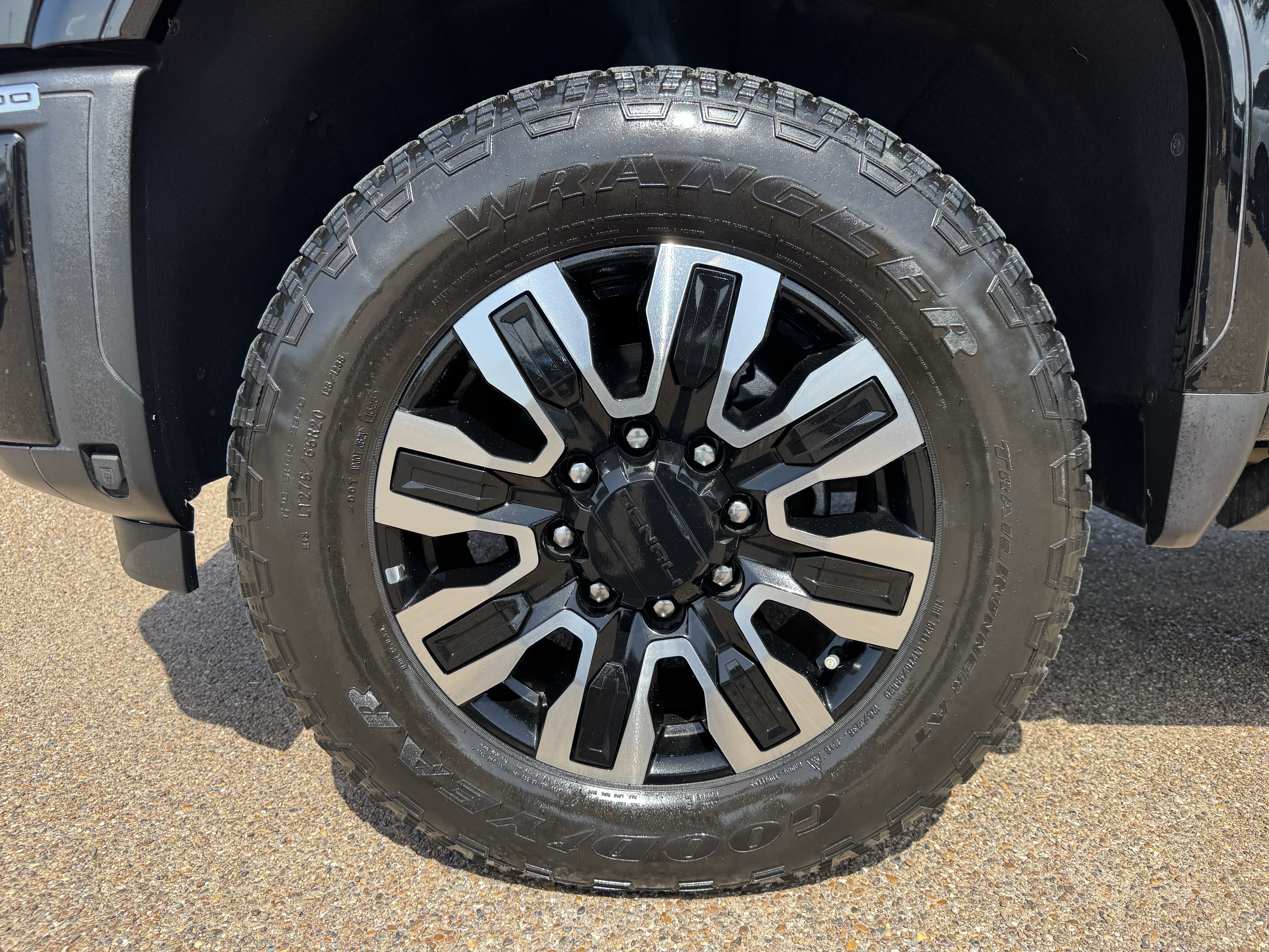 Used 2025 GMC Sierra 2500 Denali Ultimate AWD/4WD image 7