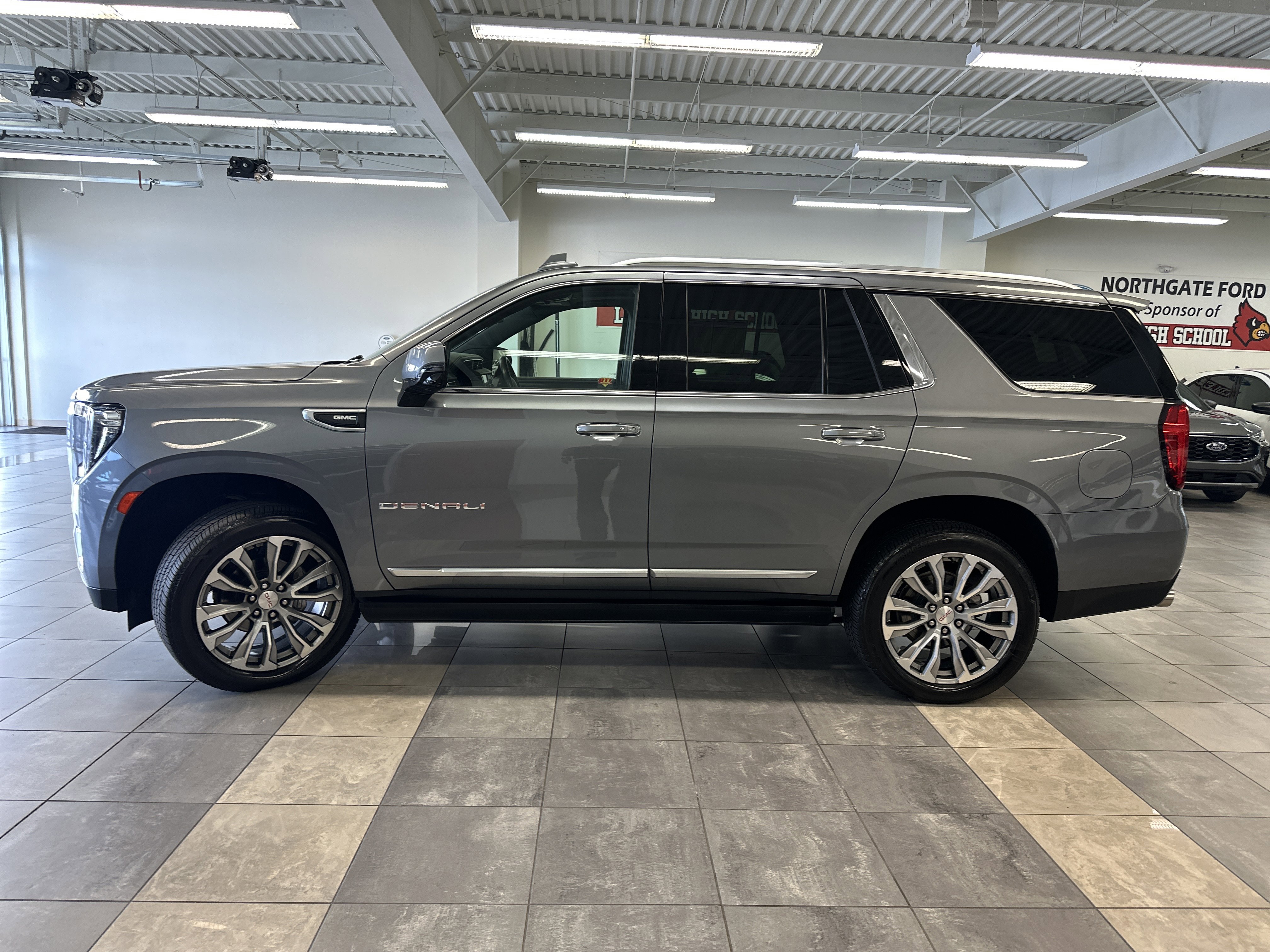 Used 2021 GMC Yukon Denali w/ Denali Premium Package image 19