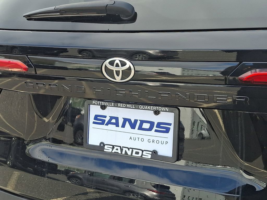 Used 2024 Toyota Grand Highlander Limited image 33