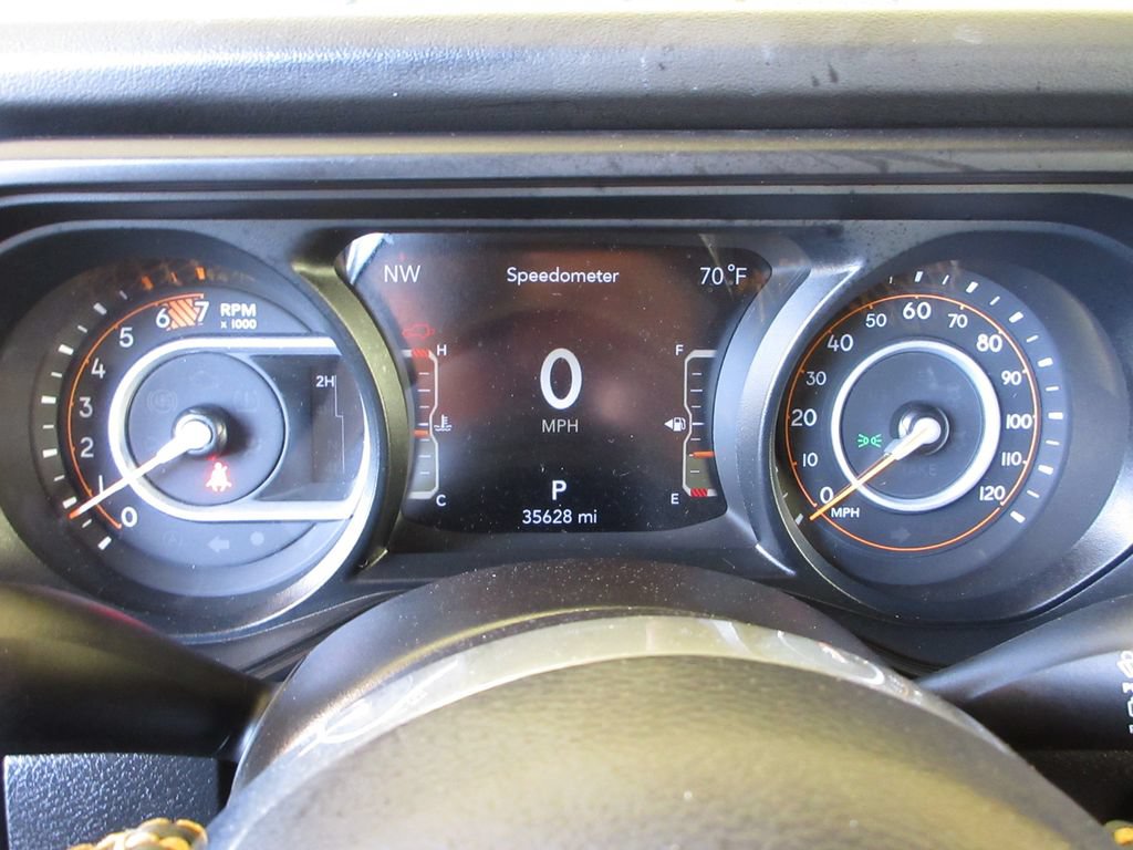 Used 2024 Jeep Wrangler Unlimited Sahara w/ Technology Group AWD/4WD image 17
