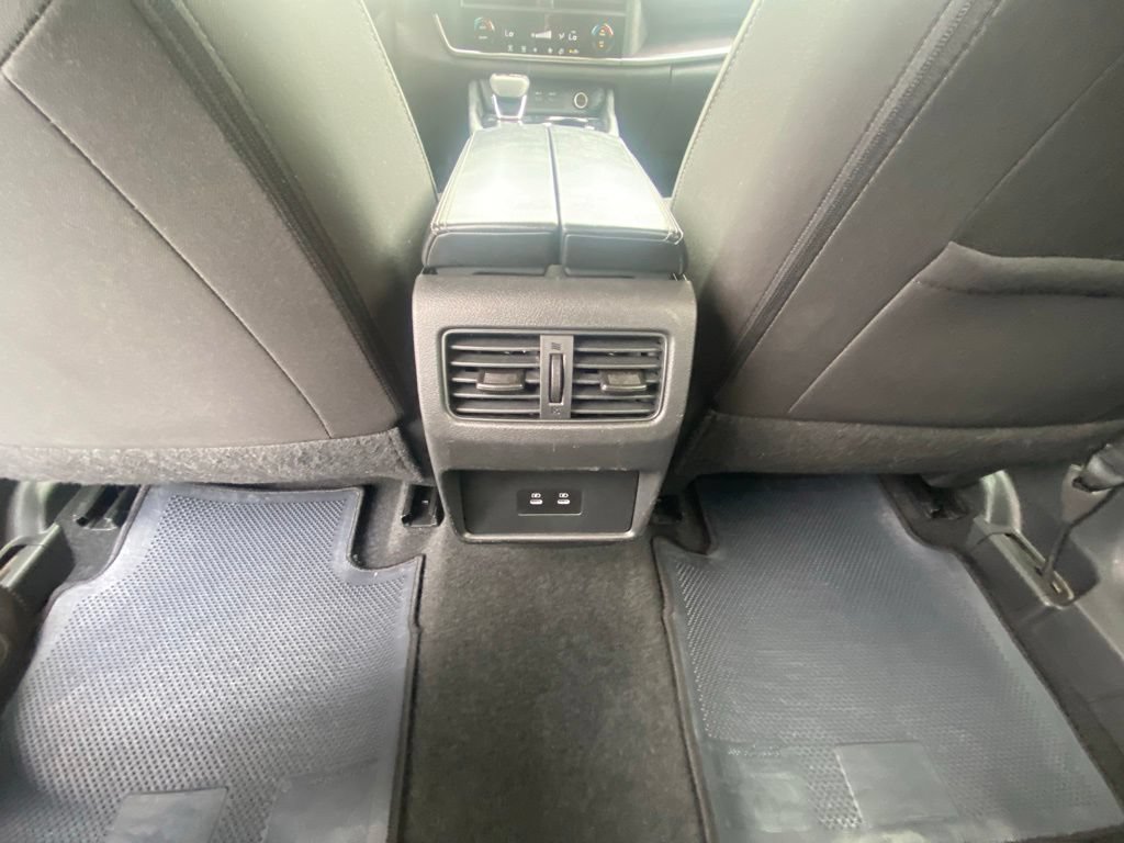 Used 2024 Nissan Rogue SV FWD image 24