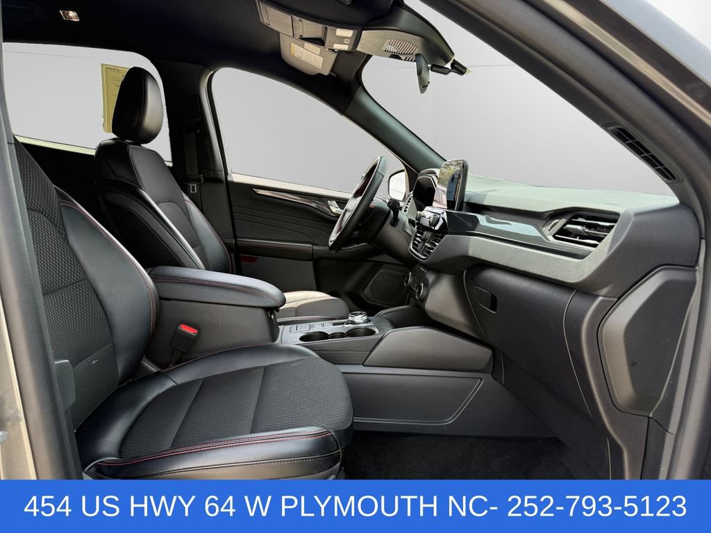 Certified 2025 Ford Escape ST-Line AWD/4WD image 15