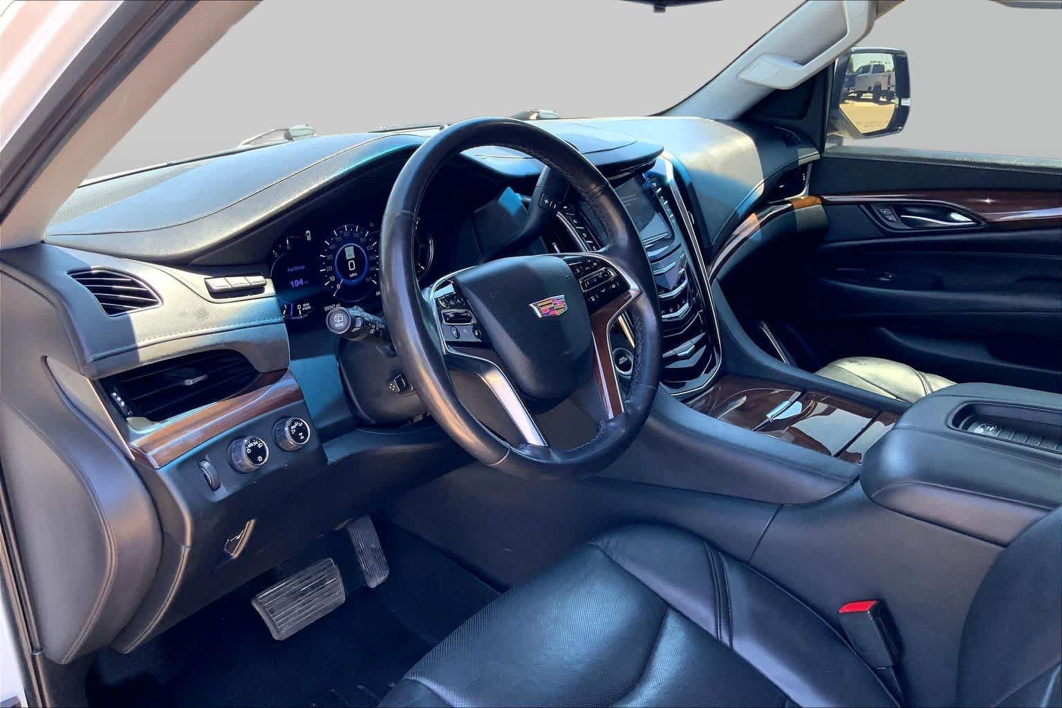 Used 2019 Cadillac Escalade Premium Luxury AWD/4WD image 18