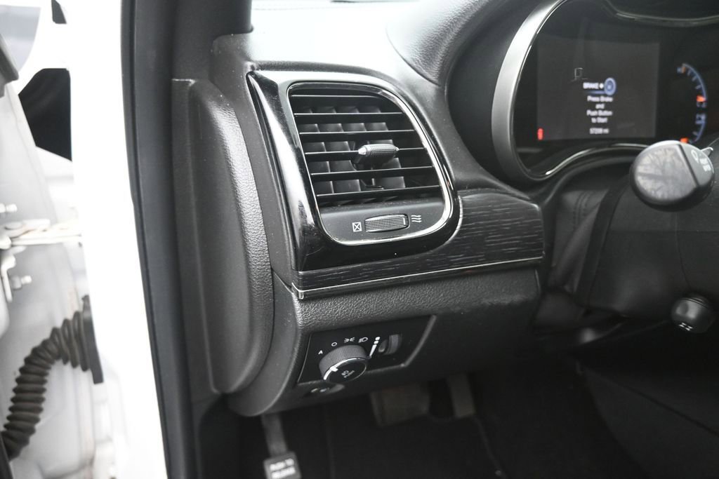 Used 2019 Jeep Grand Cherokee High Altitude RWD image 13