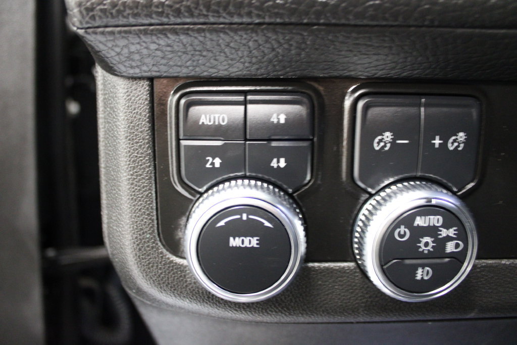 Used 2024 GMC Yukon Denali AWD/4WD image 19