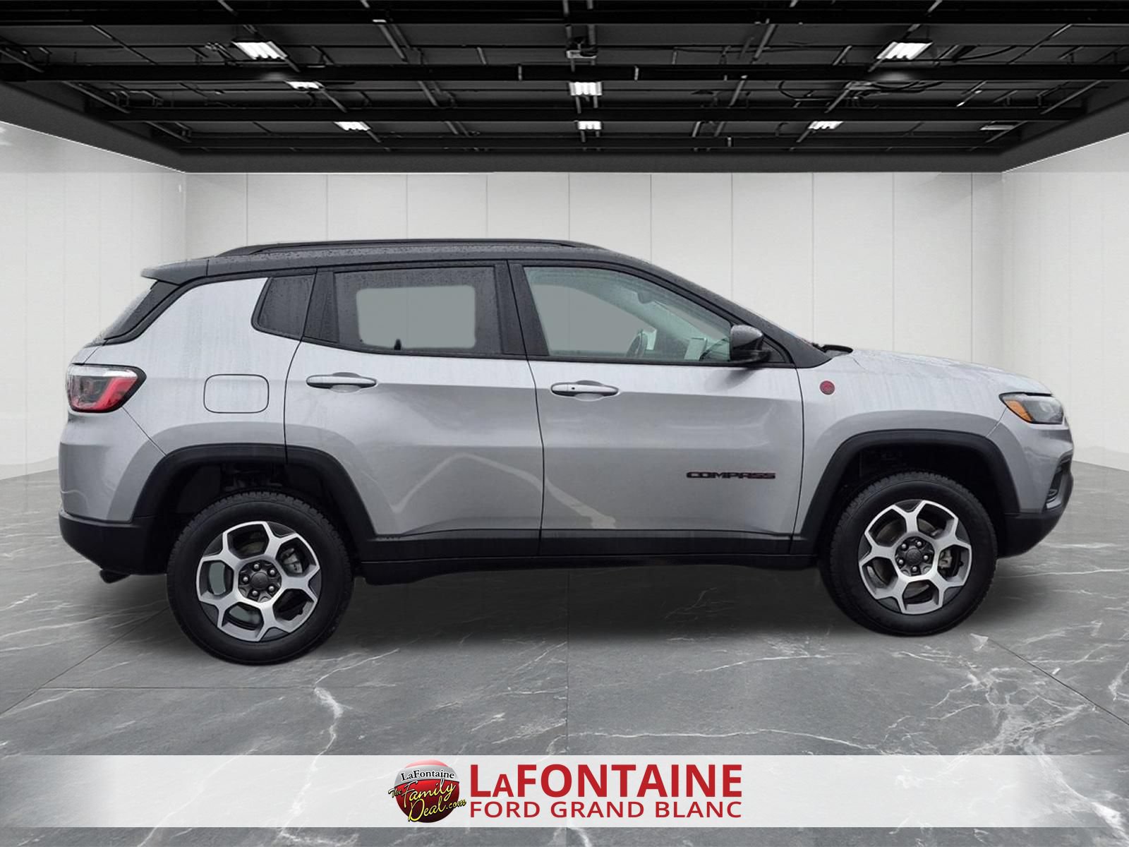 Used 2022 Jeep Compass Trailhawk w/ Trailhawk Convenience Group AWD/4WD image 6