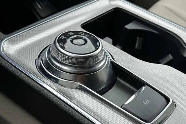 Certified 2022 Ford Edge Titanium w/ Equipment Group 301A AWD/4WD image 19