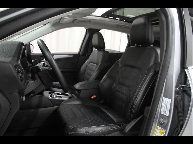Certified 2023 Ford Escape Platinum w/ Premium Technology Package AWD/4WD image 5