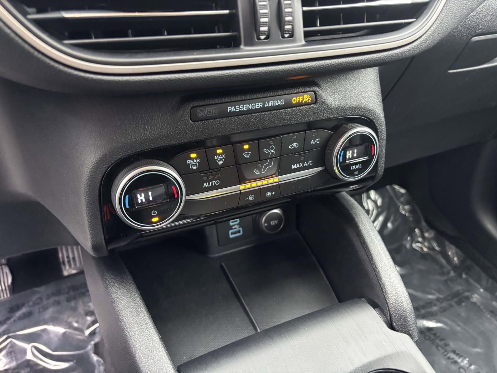 Certified 2021 Ford Escape SE w/ SE Sport Appearance Package image 24