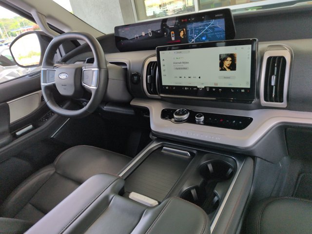 Certified 2025 Ford Expedition Active AWD/4WD image 36