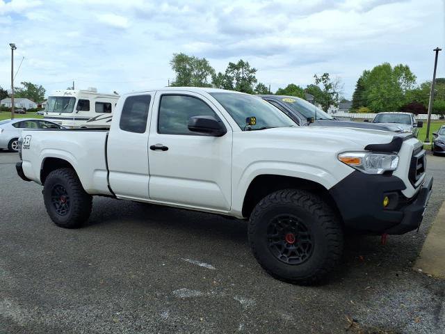 Used 2022 Toyota Tacoma SR AWD/4WD image 1