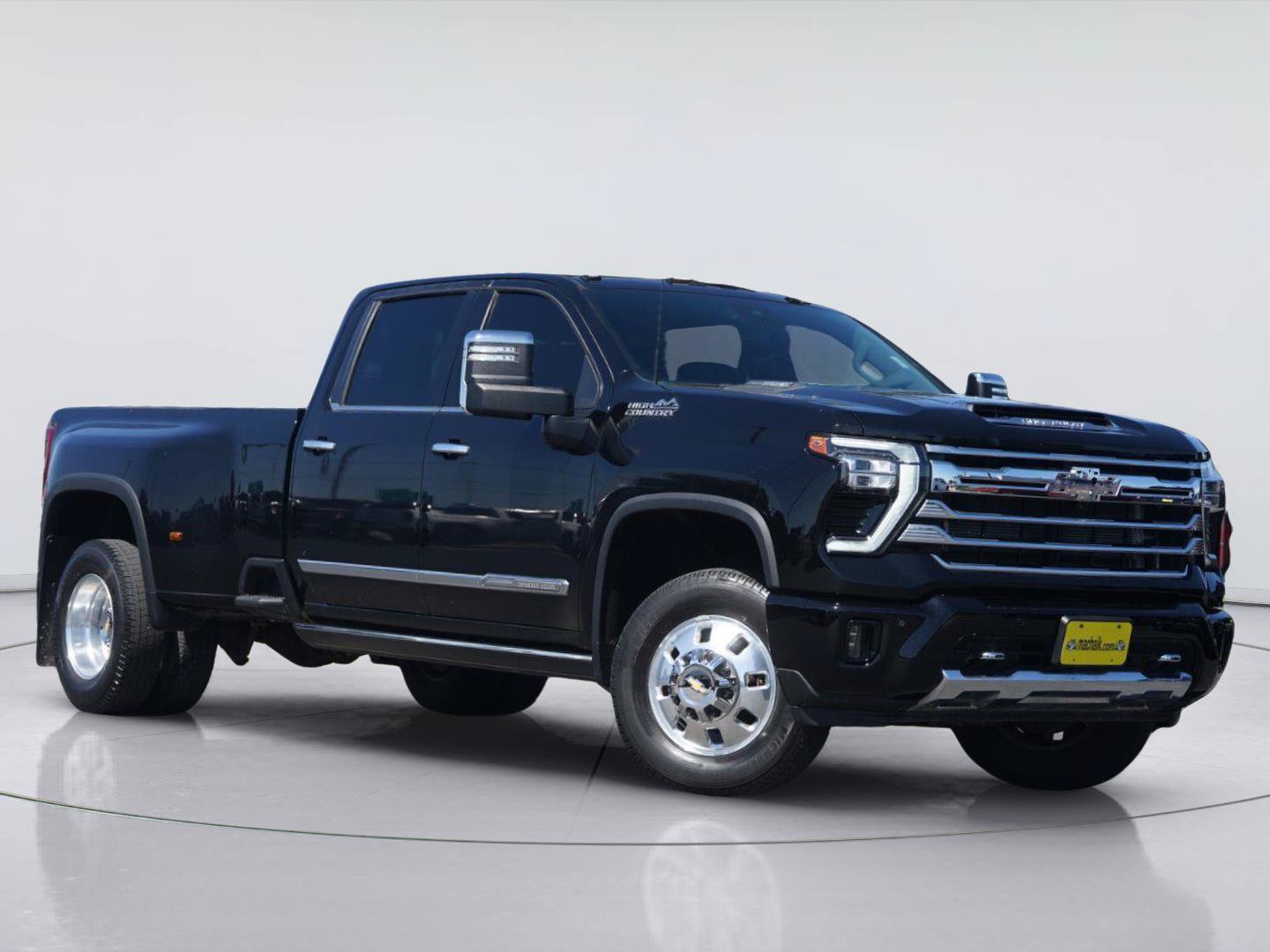Used 2024 Chevrolet Silverado 3500 High Country w/ High Country Premium Package AWD/4WD image 2