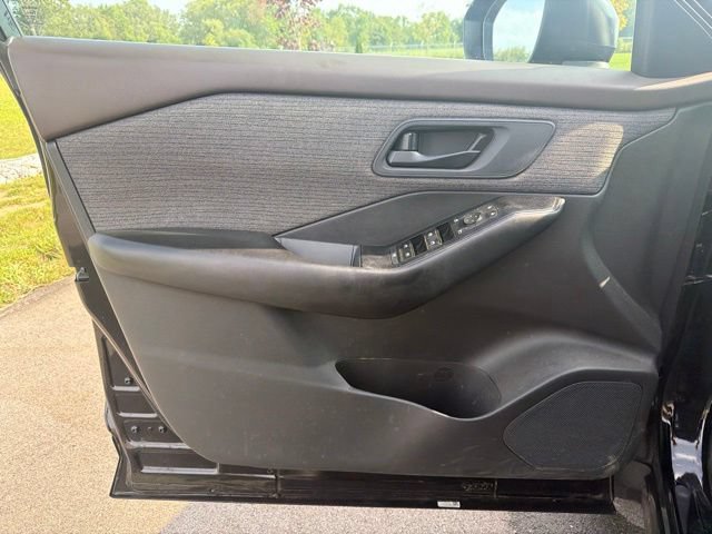 Used 2023 Nissan Rogue S AWD/4WD image 17