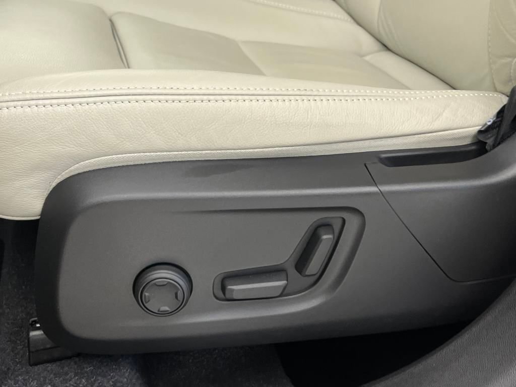 Used 2022 Volvo XC40 T5 Inscription image 25