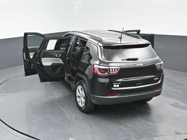 Used 2024 Jeep Compass Latitude AWD/4WD image 23