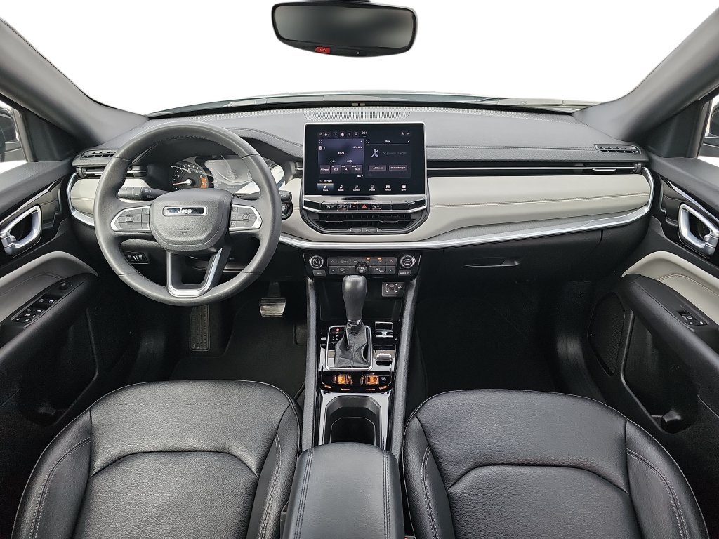 Used 2025 Jeep Compass Limited AWD/4WD image 9