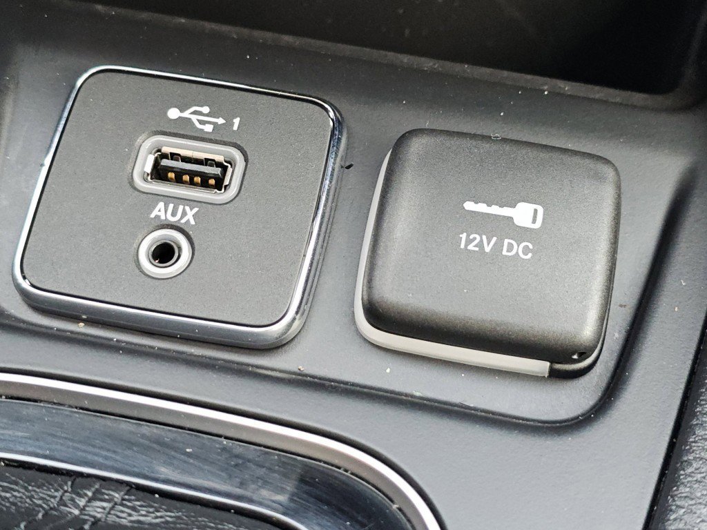 Used 2020 Jeep Cherokee Latitude Plus image 13