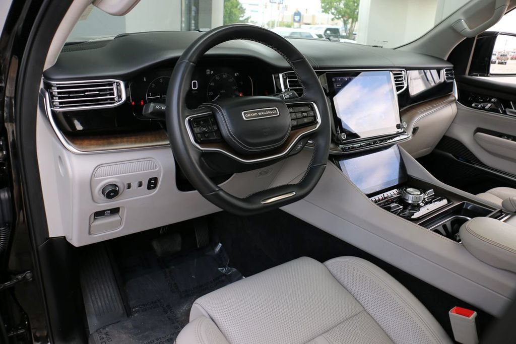 Used 2023 Jeep Grand Wagoneer Series II AWD/4WD image 18