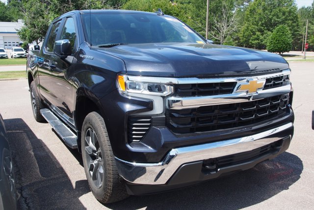 Used 2023 Chevrolet Silverado 1500 LT AWD/4WD image 2