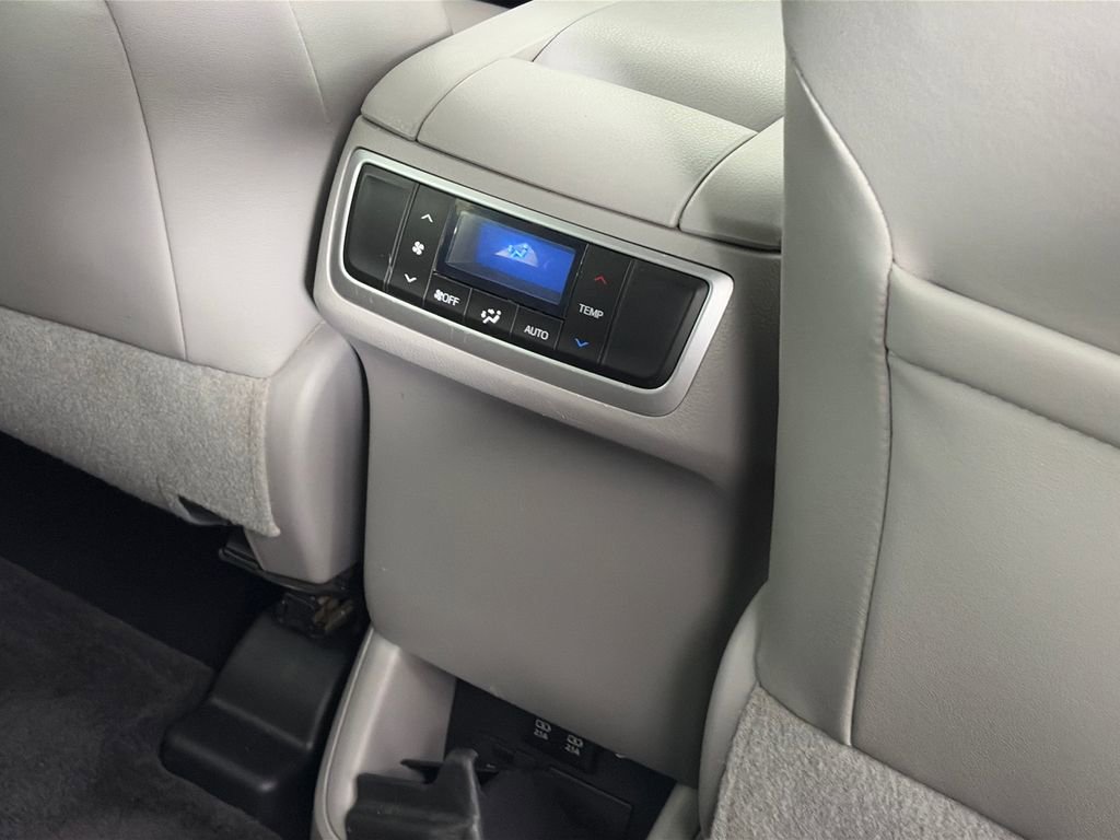 Used 2017 Toyota Highlander XLE w/ Carpet Mat Package AWD/4WD image 30