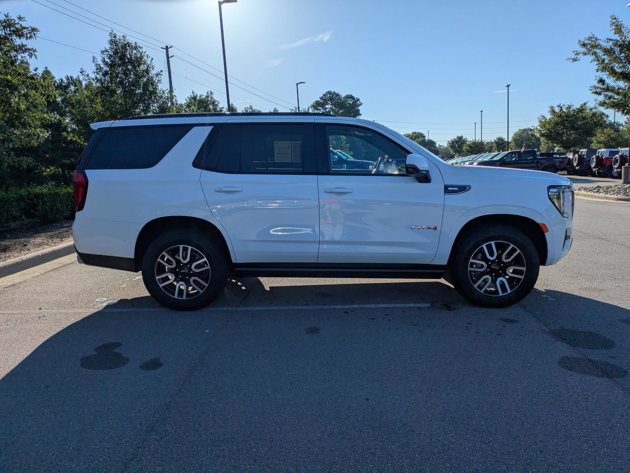 Used 2024 GMC Yukon AT4 w/ Technology Package AWD/4WD image 3