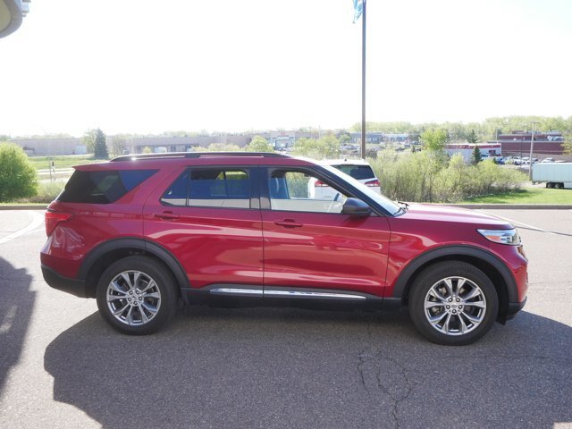 Certified 2022 Ford Explorer XLT w/ Equipment Group 202A AWD/4WD image 4