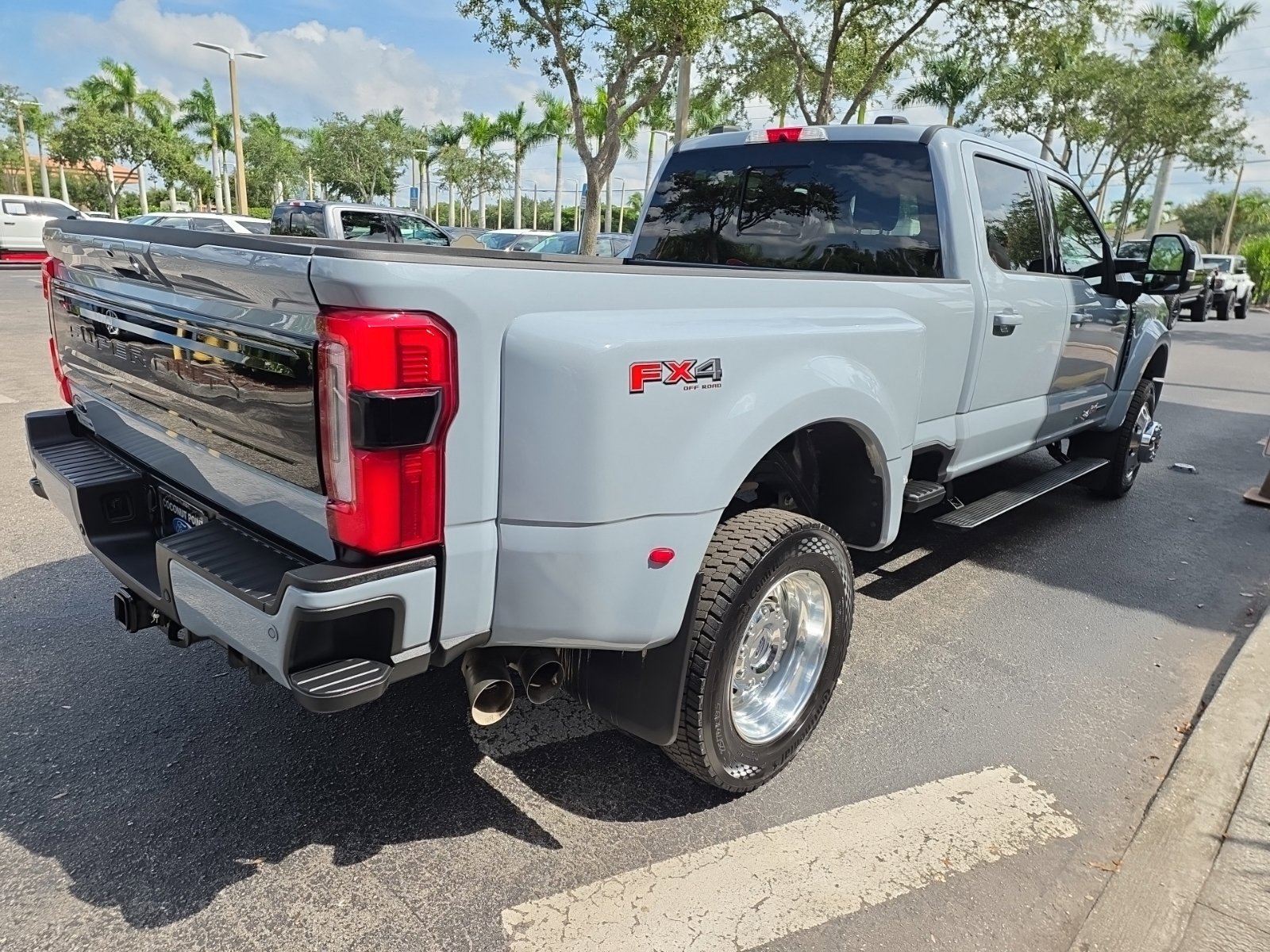 Certified 2026 Ford F450 Platinum w/ FX4 Off-Road Package AWD/4WD image 4