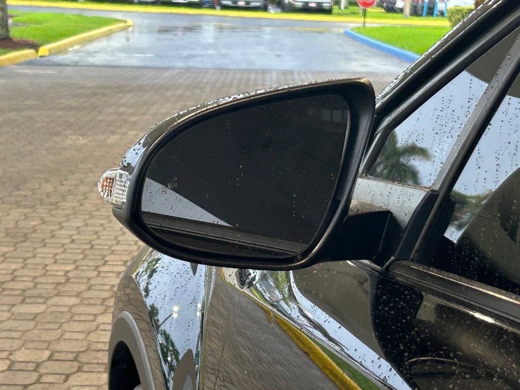 Used 2019 Toyota C-HR XLE FWD image 15