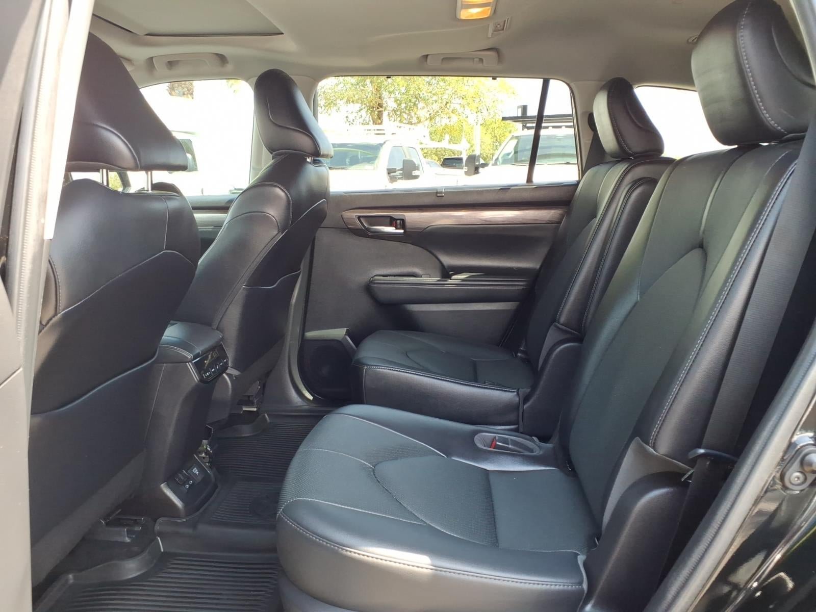 Used 2022 Toyota Highlander Limited AWD/4WD image 18