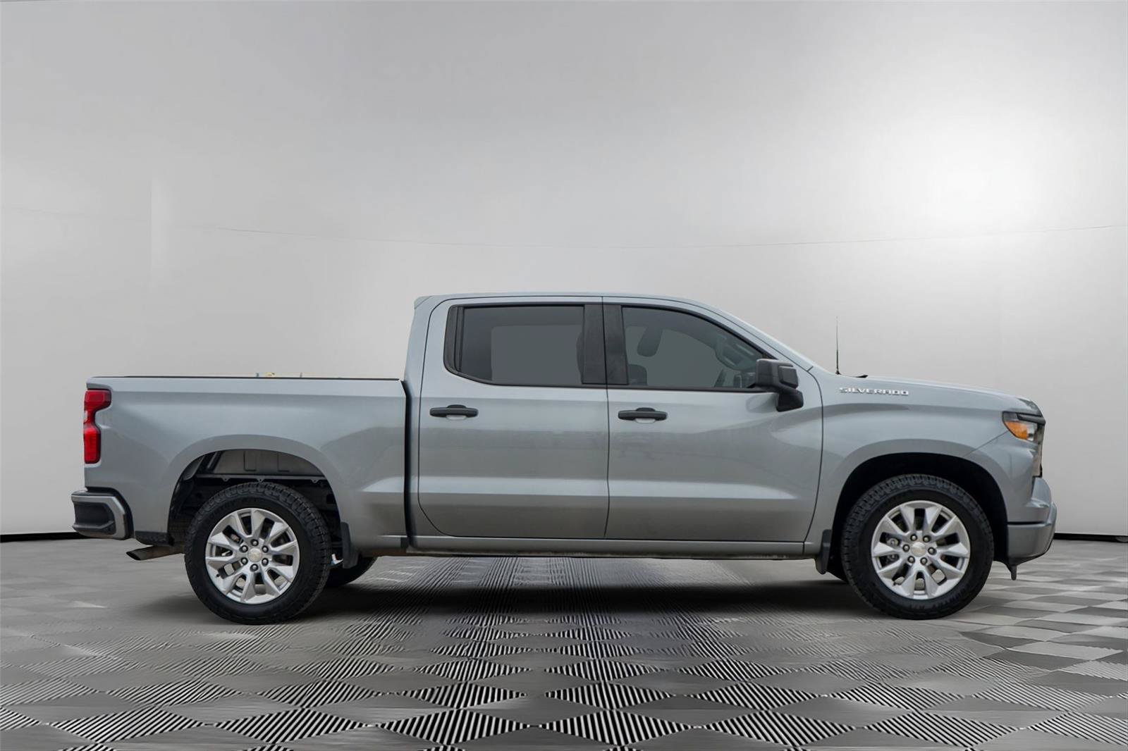 Used 2023 Chevrolet Silverado 1500 Custom RWD image 4