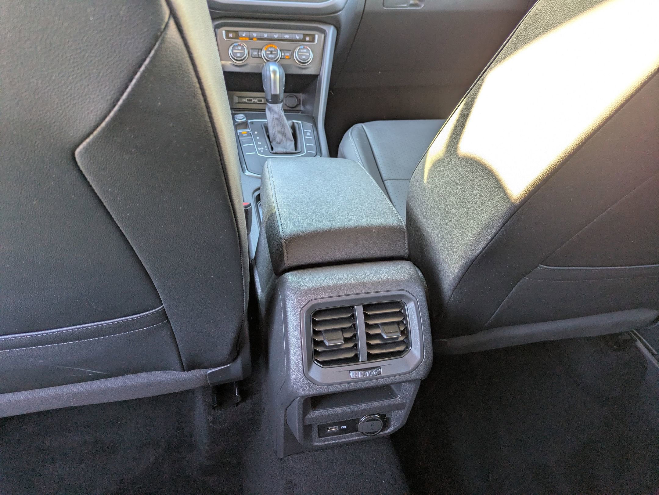 Used 2020 Volkswagen Tiguan SE image 30