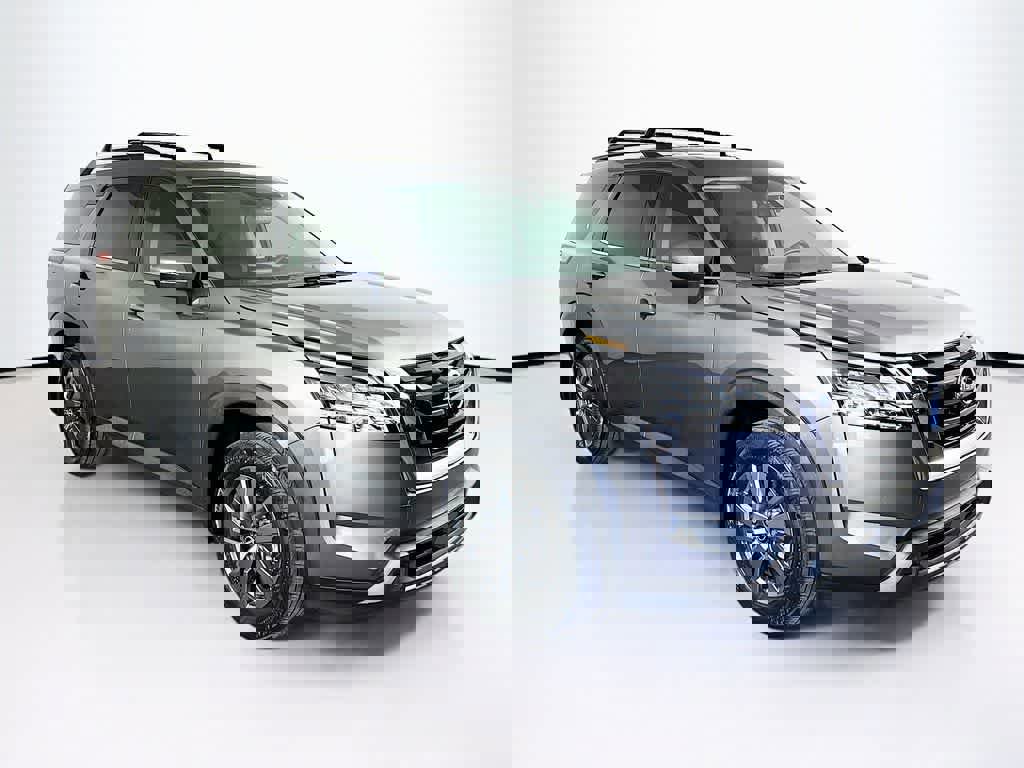 Used 2022 Nissan Pathfinder SV w/ SV Premium Package FWD image 7