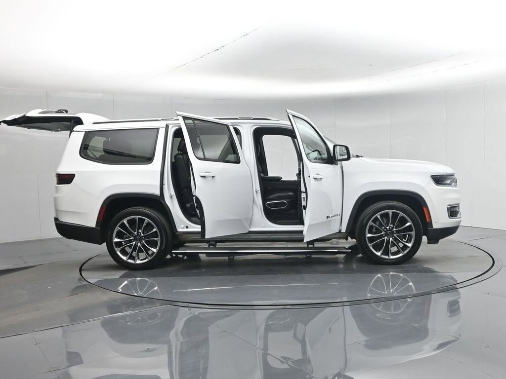 Used 2022 Jeep Wagoneer Series III w/ Premium Group I image 4