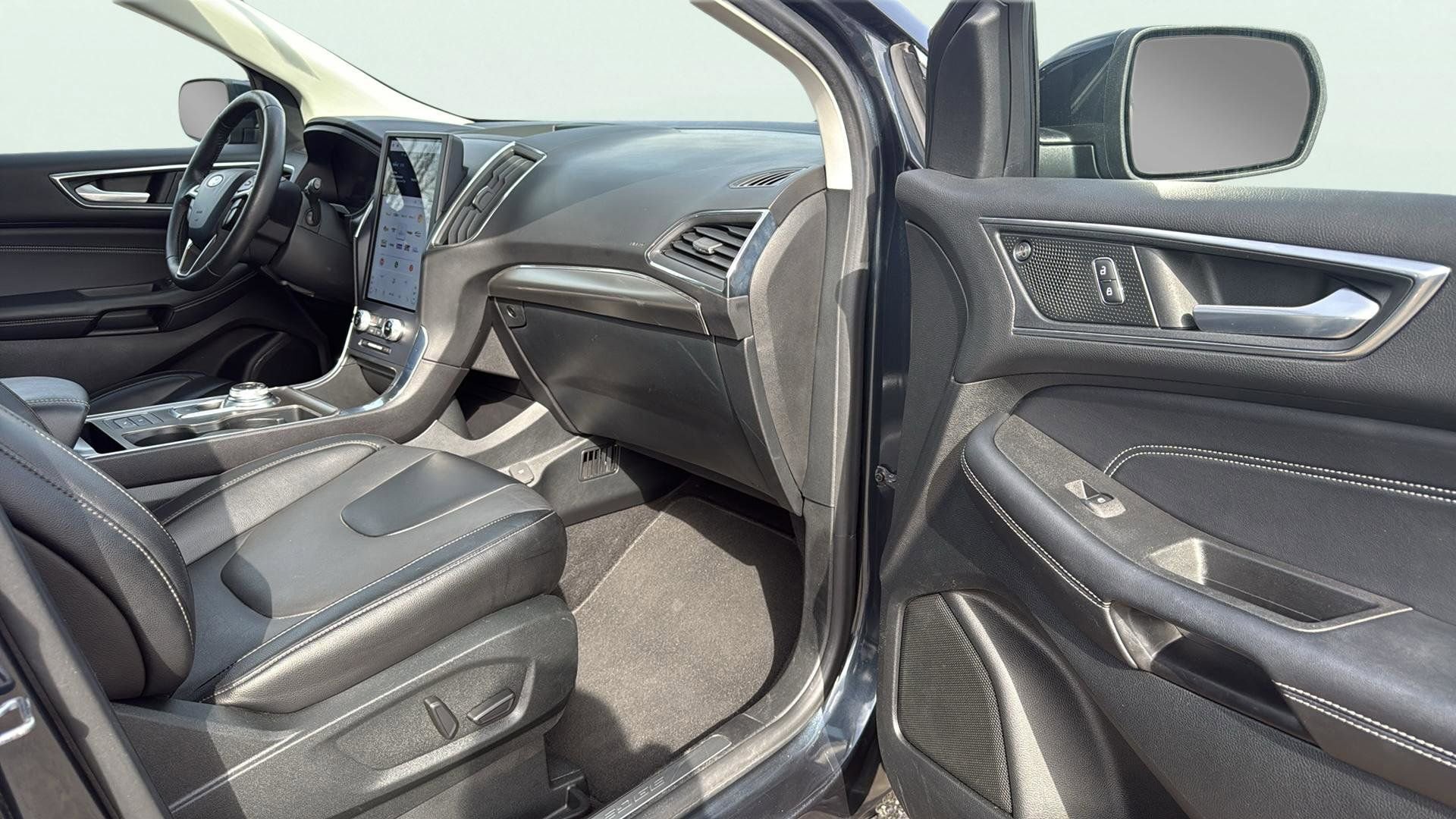 Certified 2022 Ford Edge Titanium AWD/4WD image 17