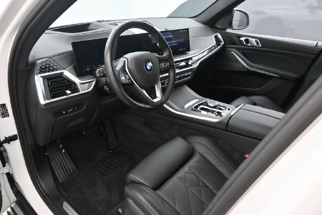 Used 2025 BMW X5 xDrive50e AWD/4WD image 11
