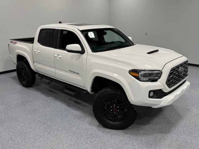 Used 2020 Toyota Tacoma TRD Sport w/ TRD Premium Sport Package AWD/4WD image 40
